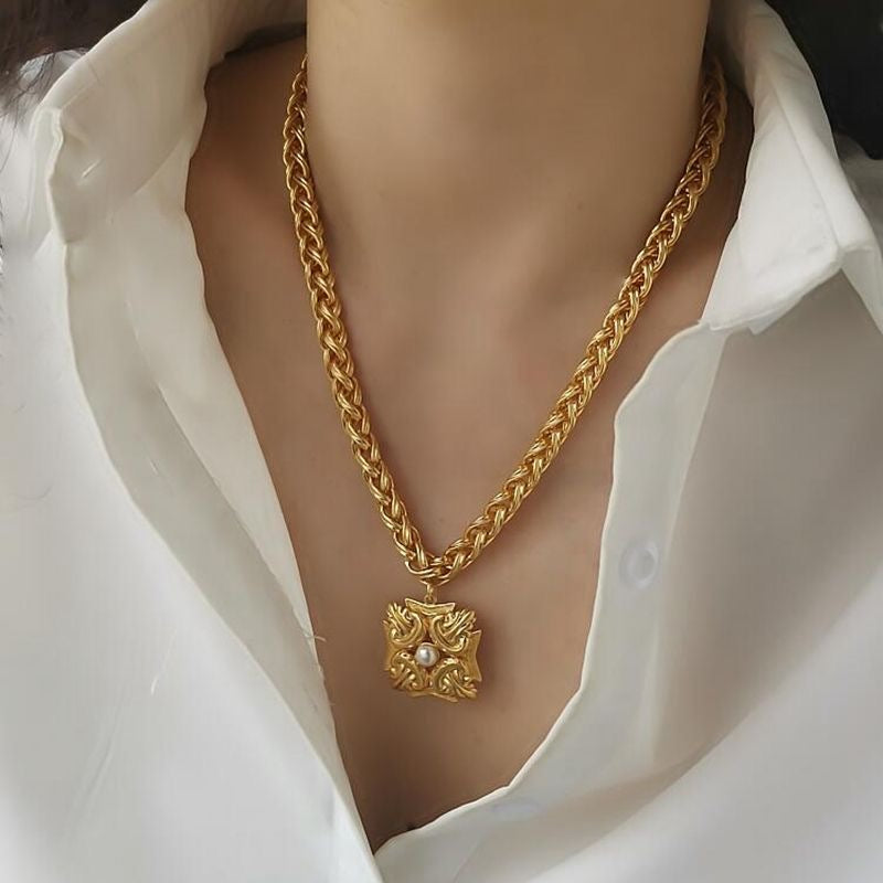 Totem necklace