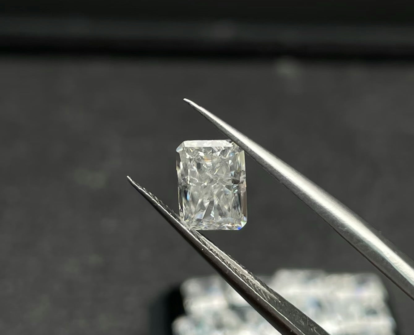 Lab-Created Diamonds | Radiant Cut | IGI Certified