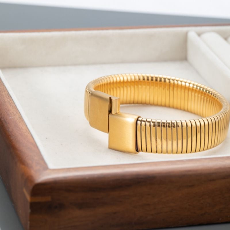 Round vertical stripe bracelet
