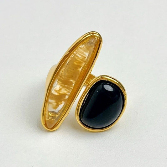 Two-tone gemstone ring